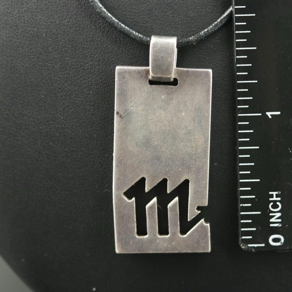 Gucci Silver Scorpio Pendant Necklace - Picture 3 of 8